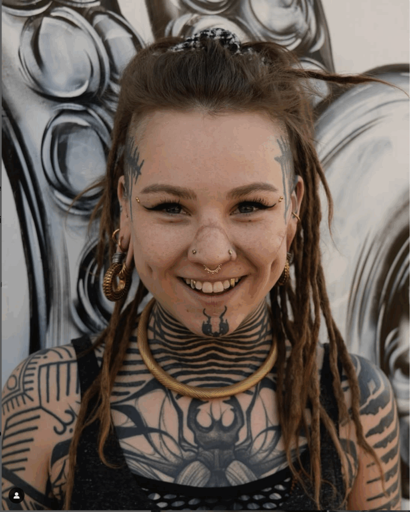 This is Zopf aka. rusty.lines Blackwork Tattooartist Vienna